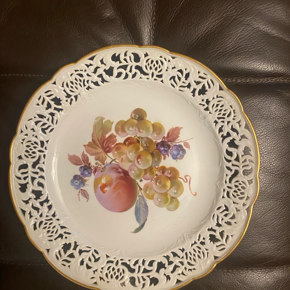 Antique  MEISSEN Reticulated Elegant White and Gold Porcelain Fruit Plate